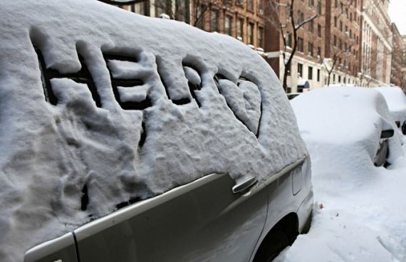 Как очистить стекла автомобиля от снега и наледи